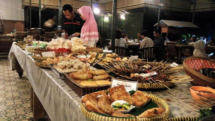 Liburan ke Jogja Belum Lengkap Bila Belum Coba 6 Angkringan Pilihan! Liburan ke Jogja Belum Lengkap Bila Belum Coba 6 Angkringan Pilihan!