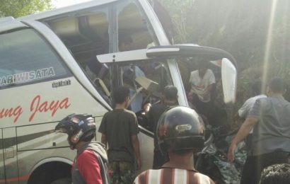 Kecelakaan di Jalan Mangunan-Imogiri, Bus Oleng dan Menabrak Bukit
